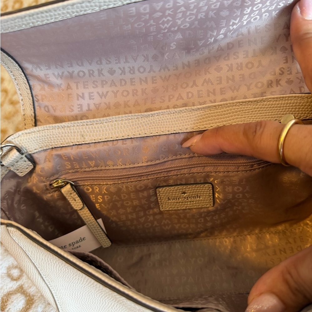 Kate Spade Riverside Street Crossbody Bag
Women’s - Picture 9 of 12